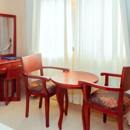 Sapphire Hotel Entebbe Kigo Kajansi Екстер'єр фото