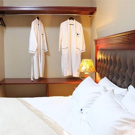 Sapphire Hotel Entebbe Kigo Kajansi Екстер'єр фото