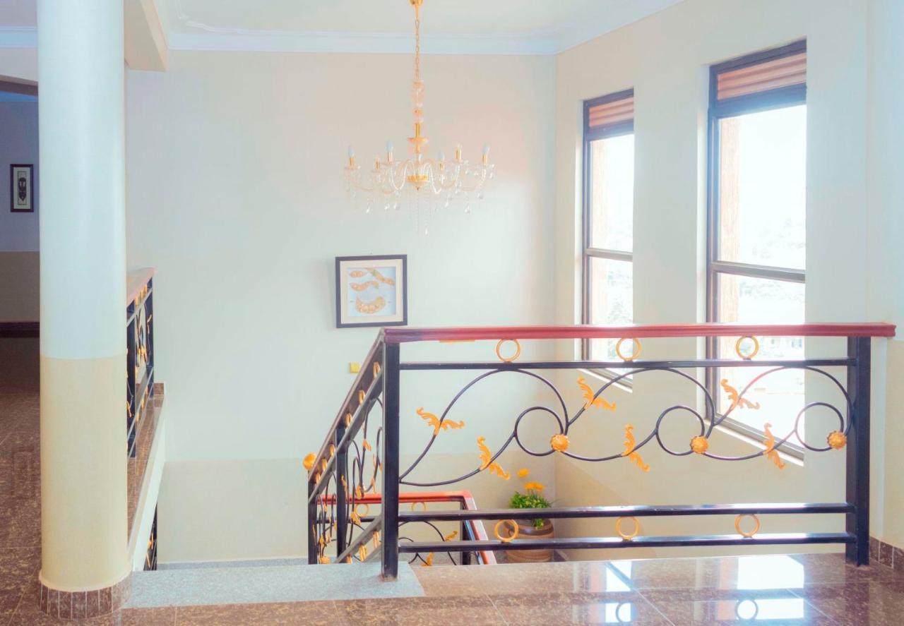 Sapphire Hotel Entebbe Kigo Kajansi Екстер'єр фото