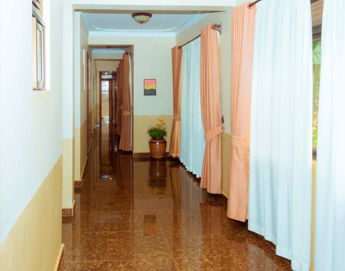 Sapphire Hotel Entebbe Kigo Kajansi Екстер'єр фото