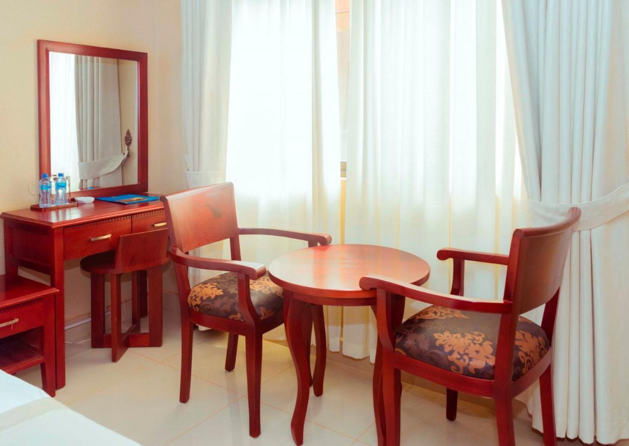 Sapphire Hotel Entebbe Kigo Kajansi Екстер'єр фото