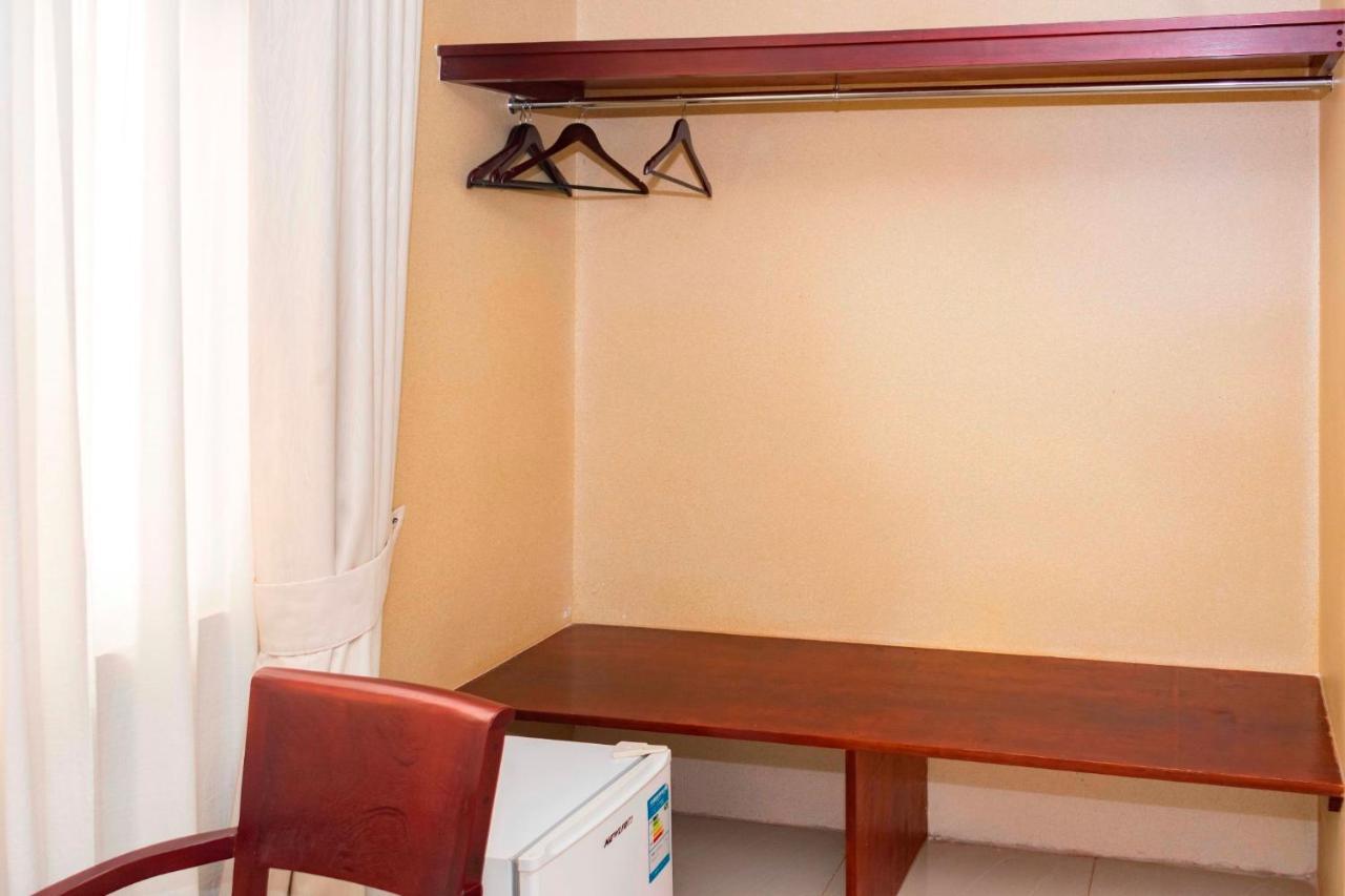 Sapphire Hotel Entebbe Kigo Kajansi Екстер'єр фото