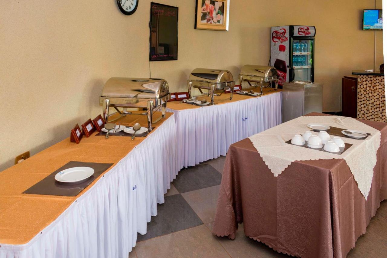 Sapphire Hotel Entebbe Kigo Kajansi Екстер'єр фото