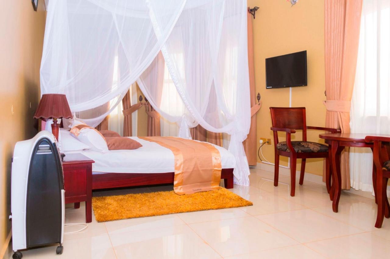 Sapphire Hotel Entebbe Kigo Kajansi Екстер'єр фото
