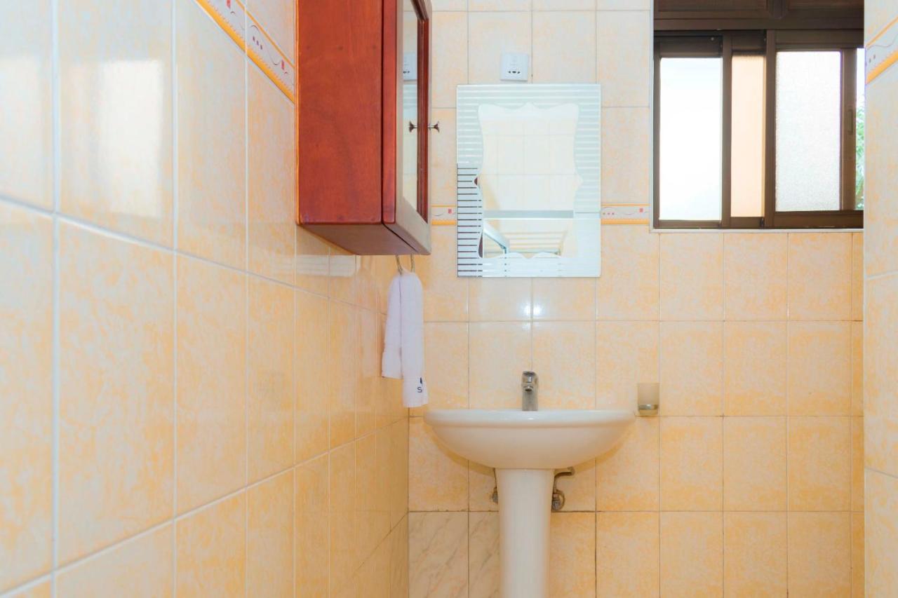 Sapphire Hotel Entebbe Kigo Kajansi Екстер'єр фото