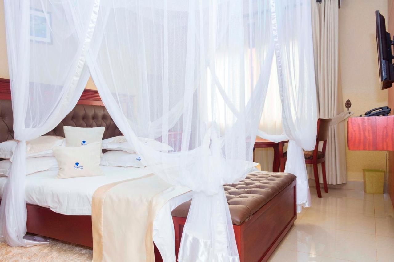 Sapphire Hotel Entebbe Kigo Kajansi Екстер'єр фото