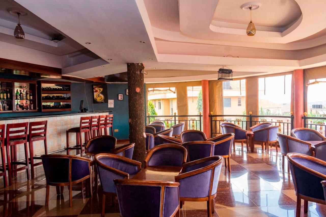 Sapphire Hotel Entebbe Kigo Kajansi Екстер'єр фото