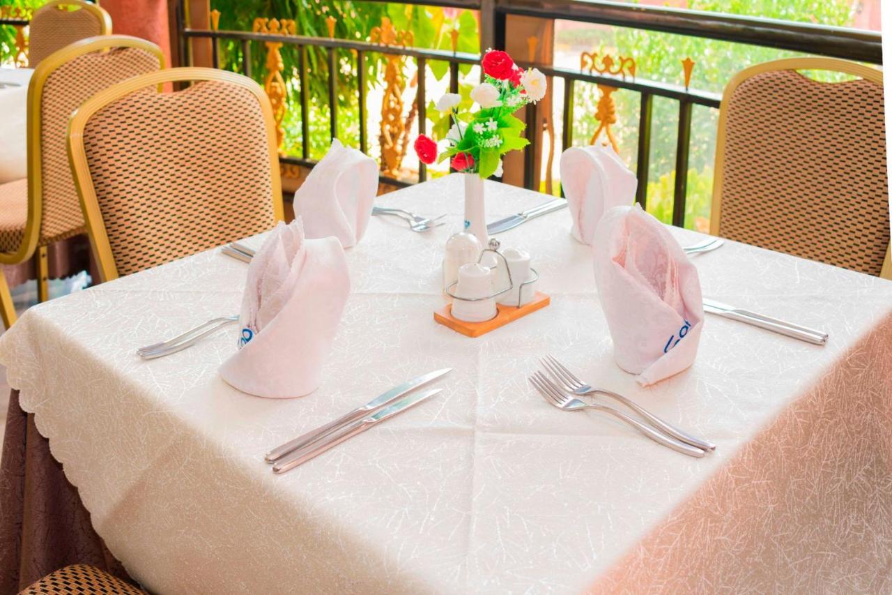 Sapphire Hotel Entebbe Kigo Kajansi Екстер'єр фото