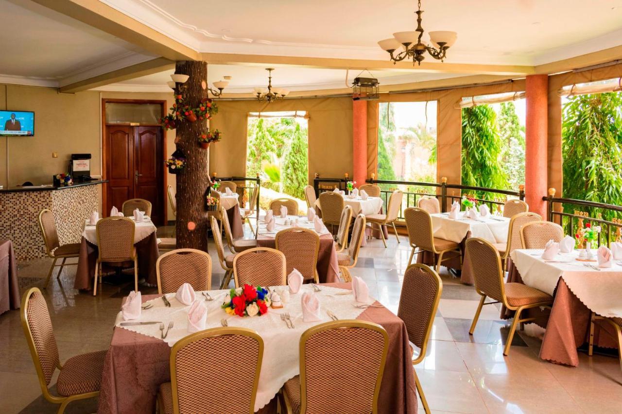 Sapphire Hotel Entebbe Kigo Kajansi Екстер'єр фото