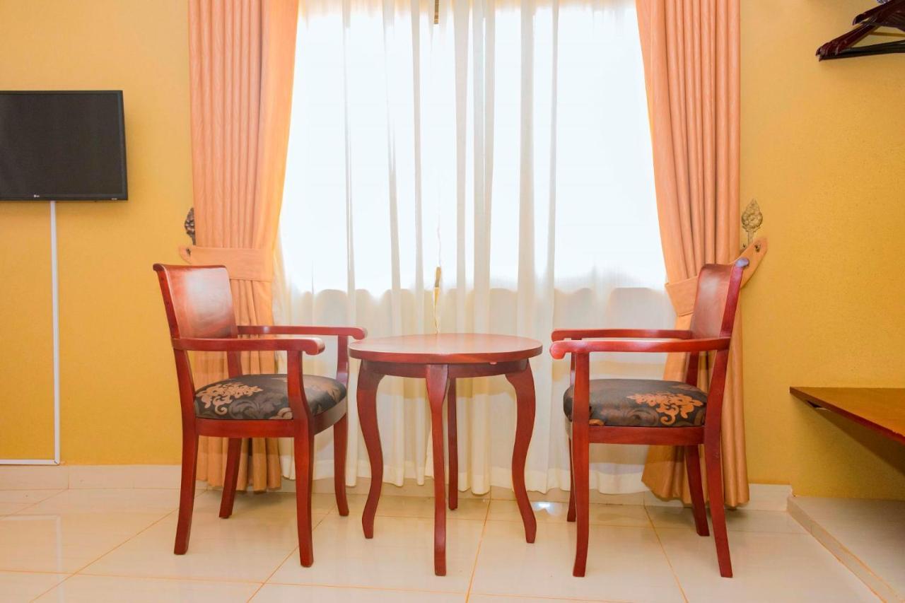 Sapphire Hotel Entebbe Kigo Kajansi Екстер'єр фото
