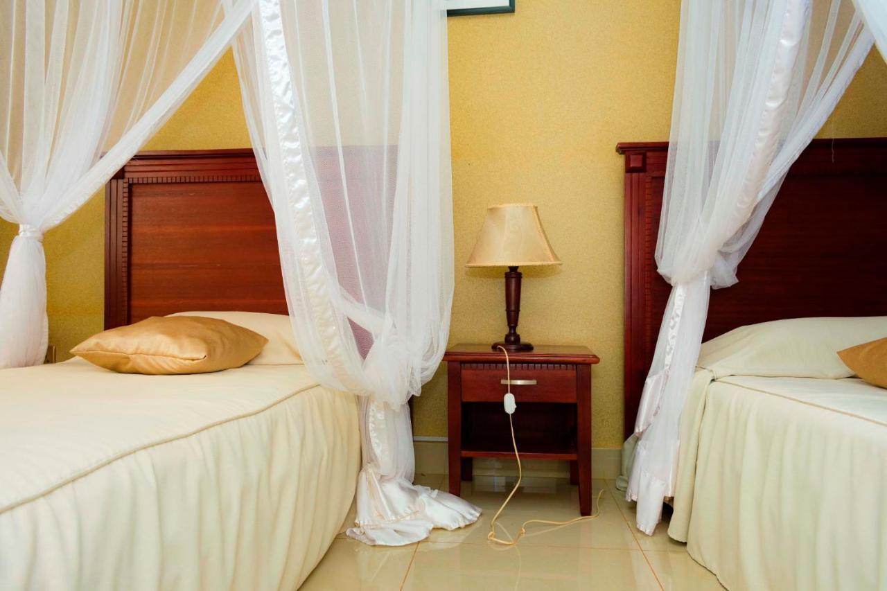 Sapphire Hotel Entebbe Kigo Kajansi Екстер'єр фото