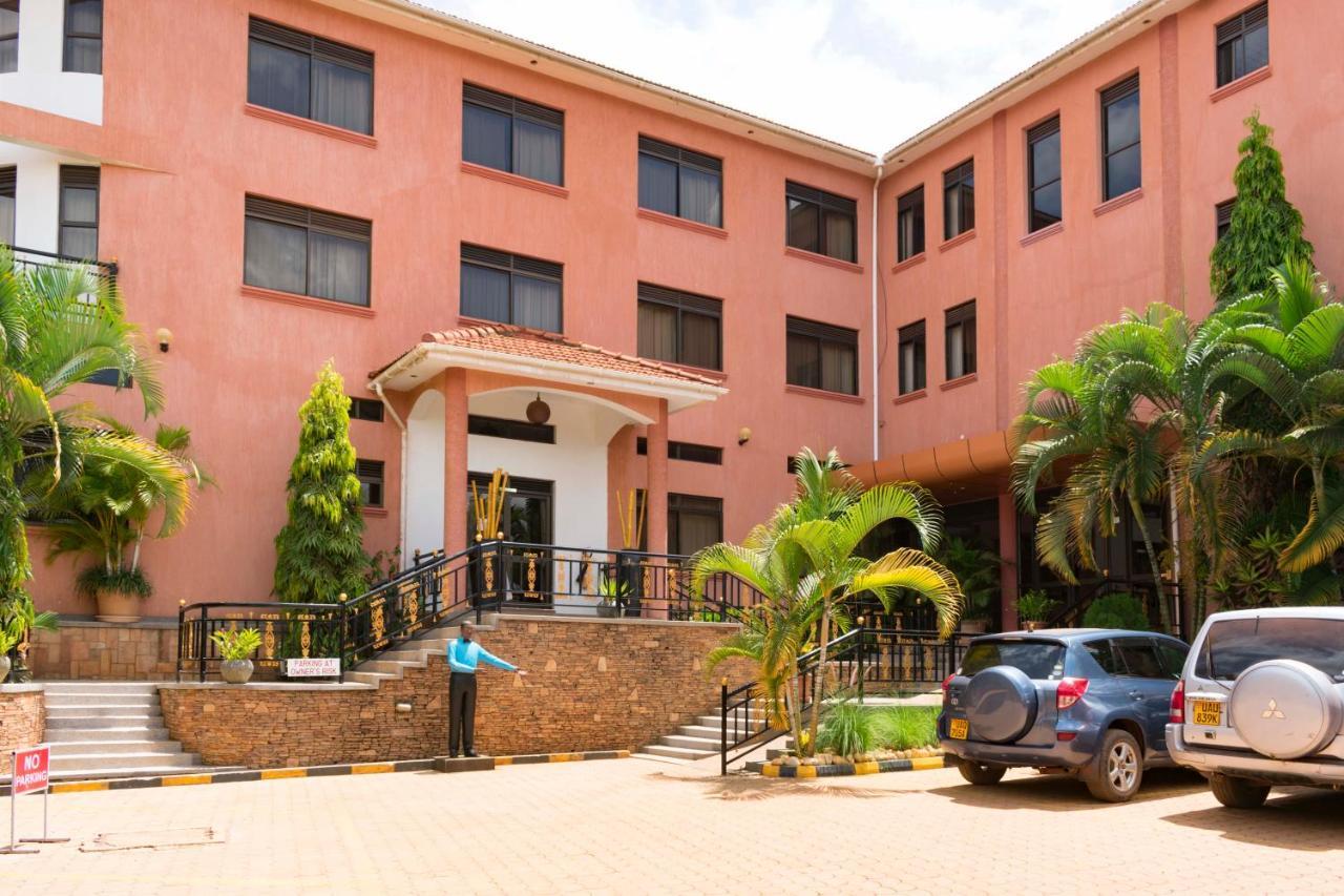Sapphire Hotel Entebbe Kigo Kajansi Екстер'єр фото