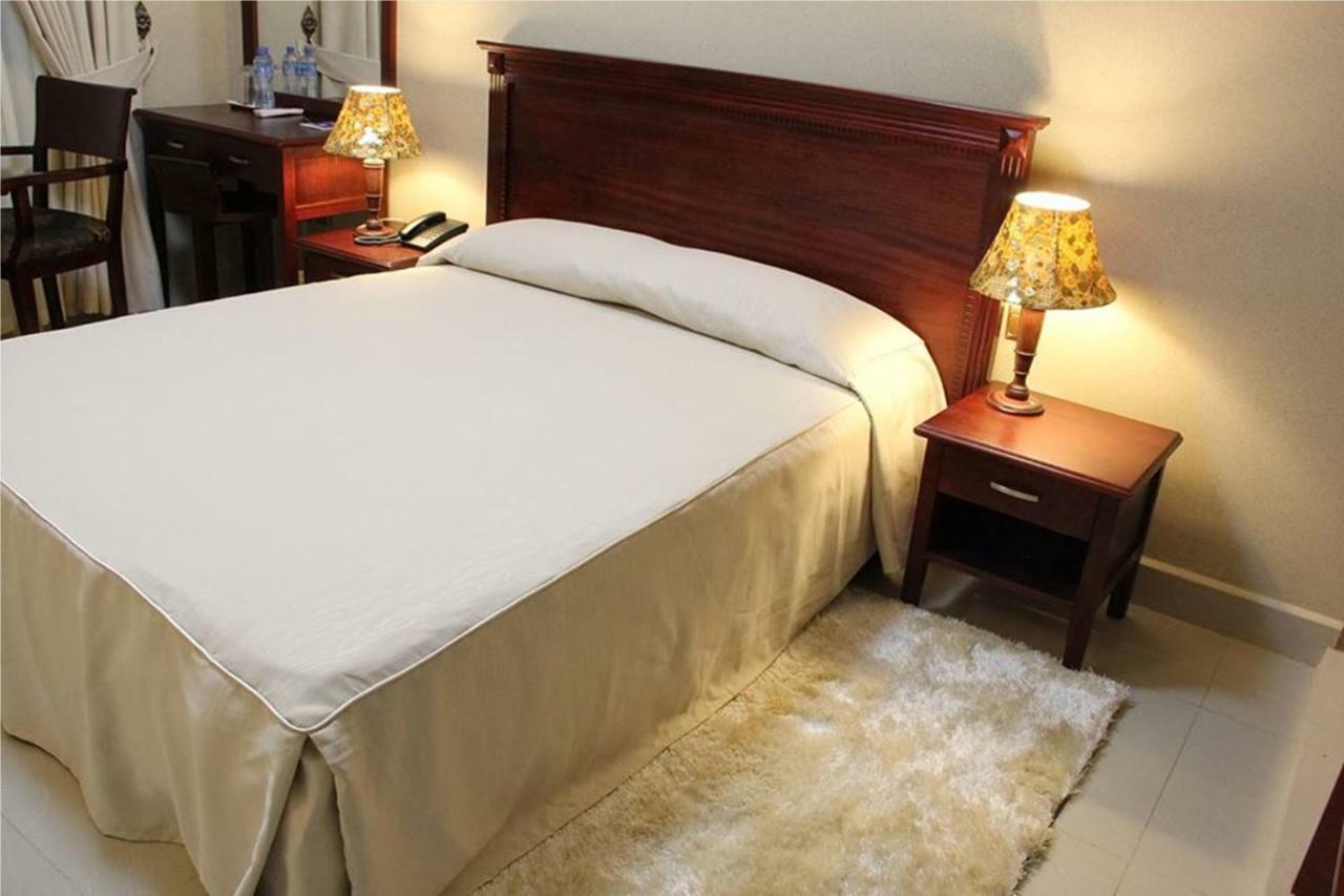 Sapphire Hotel Entebbe Kigo Kajansi Екстер'єр фото