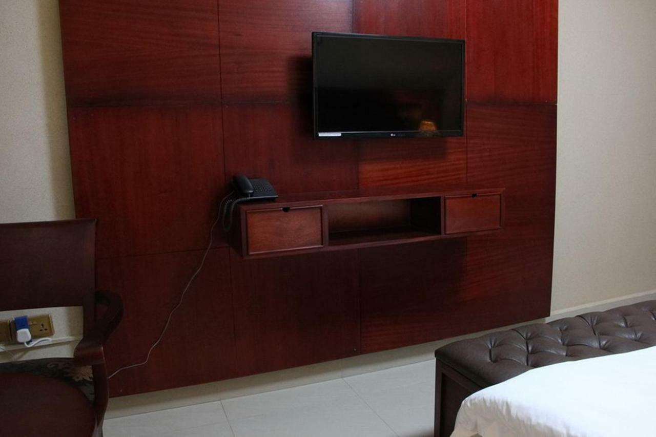 Sapphire Hotel Entebbe Kigo Kajansi Екстер'єр фото