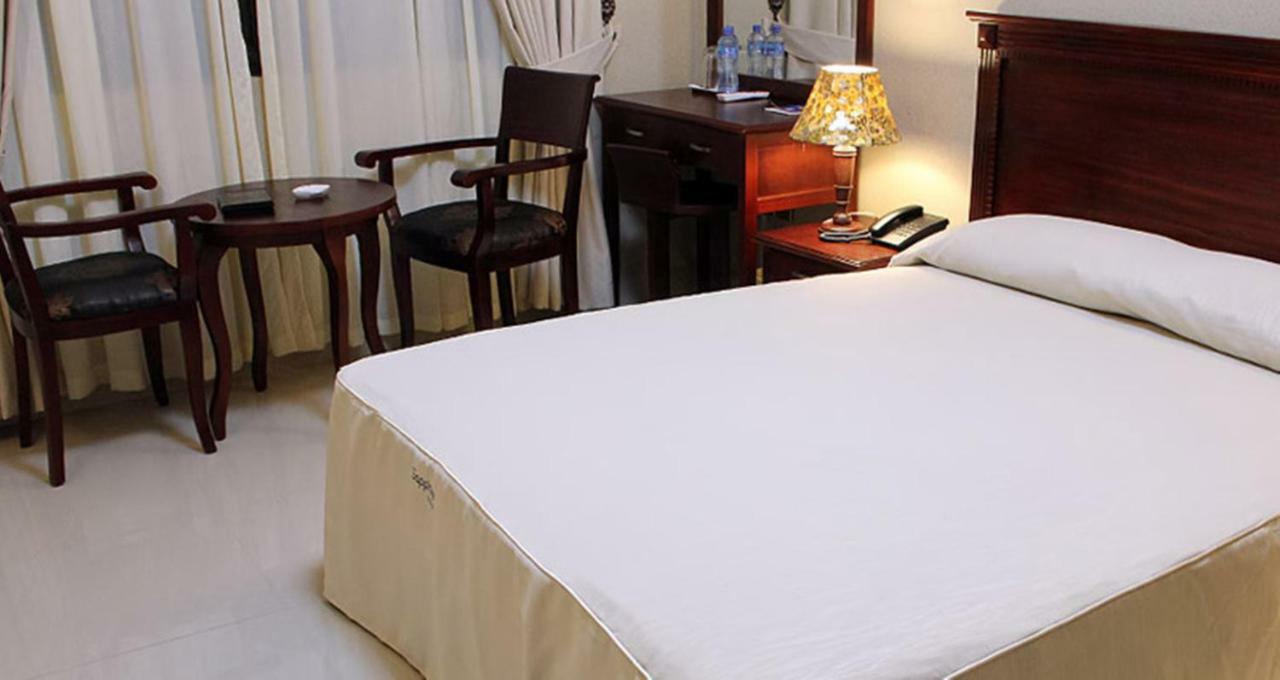 Sapphire Hotel Entebbe Kigo Kajansi Екстер'єр фото