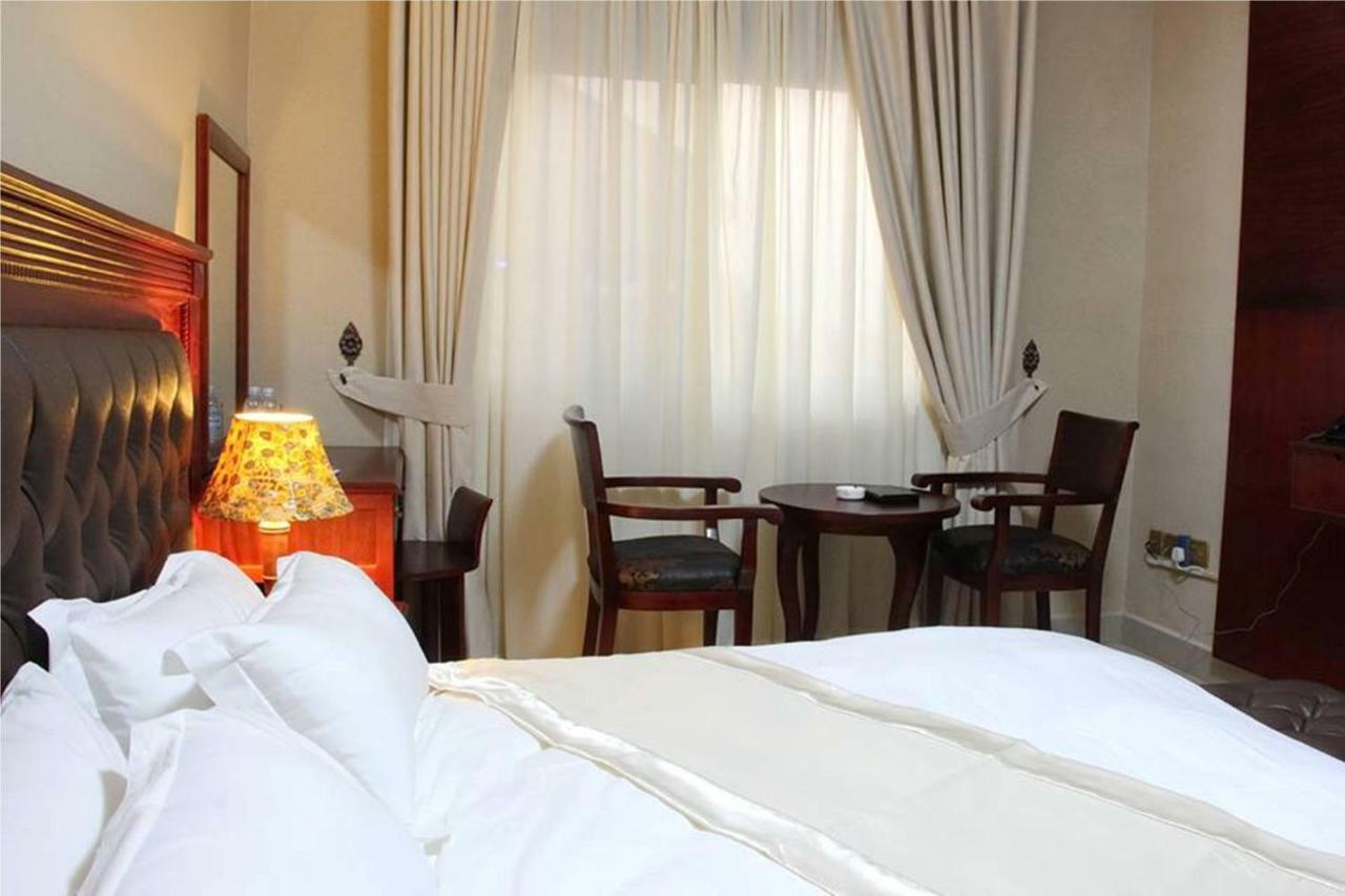 Sapphire Hotel Entebbe Kigo Kajansi Екстер'єр фото