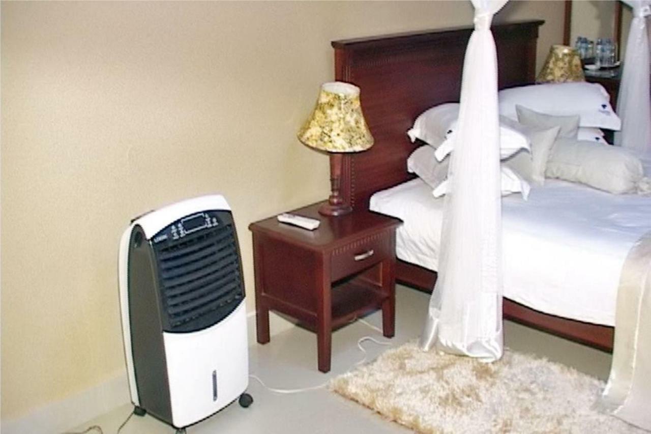 Sapphire Hotel Entebbe Kigo Kajansi Екстер'єр фото