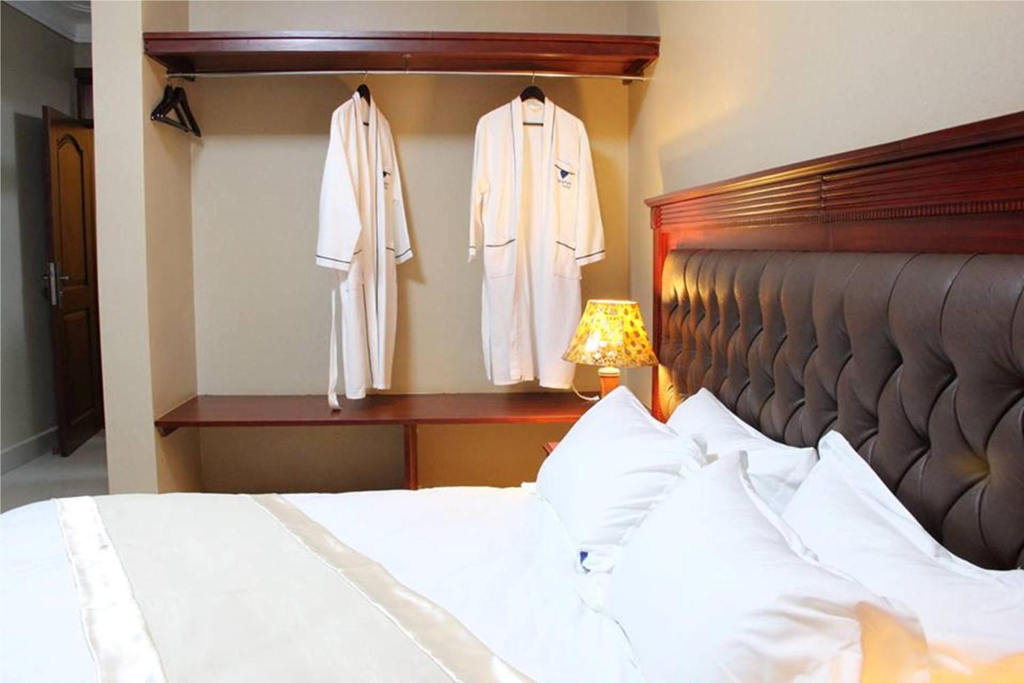 Sapphire Hotel Entebbe Kigo Kajansi Екстер'єр фото