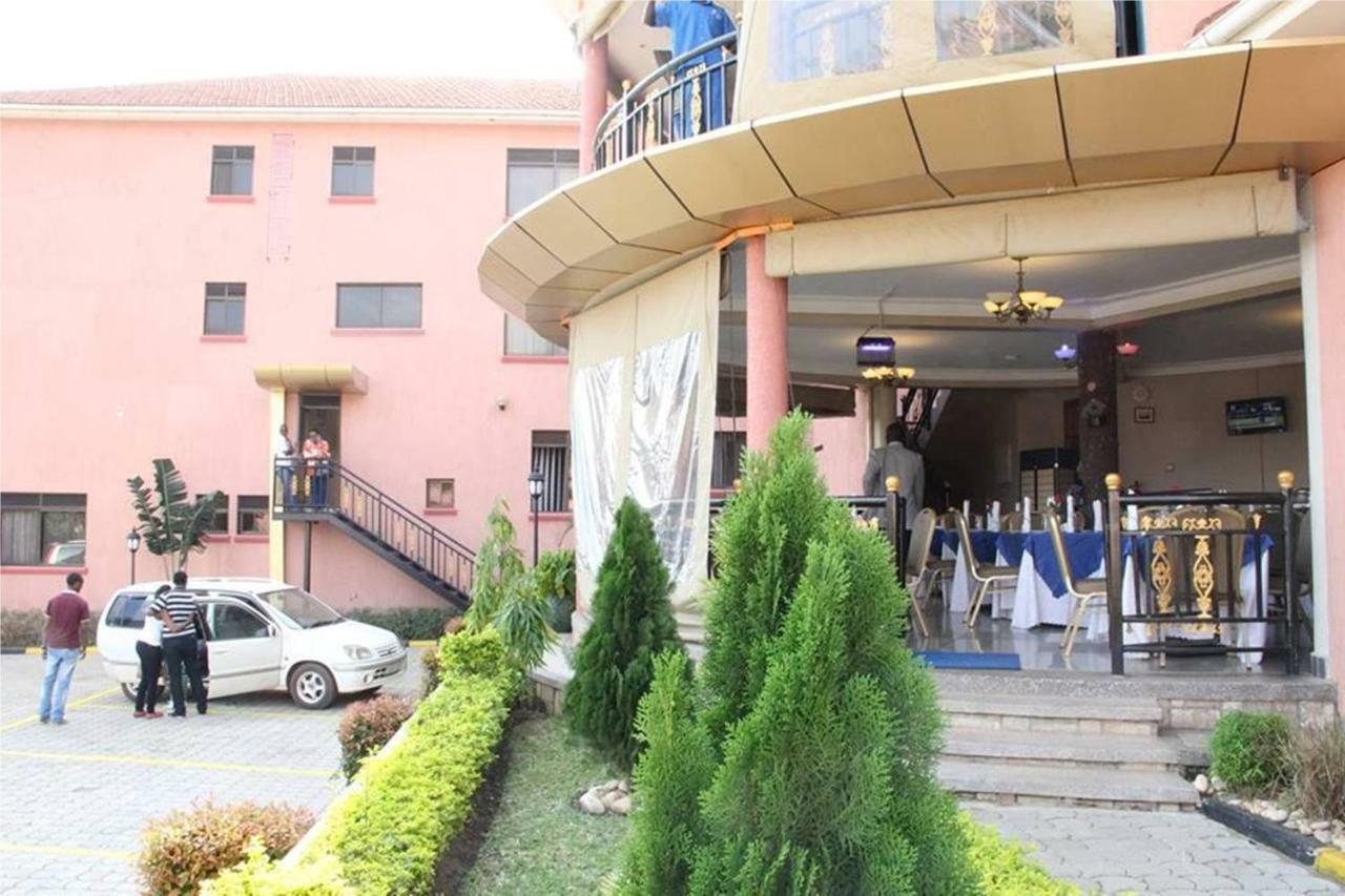 Sapphire Hotel Entebbe Kigo Kajansi Екстер'єр фото
