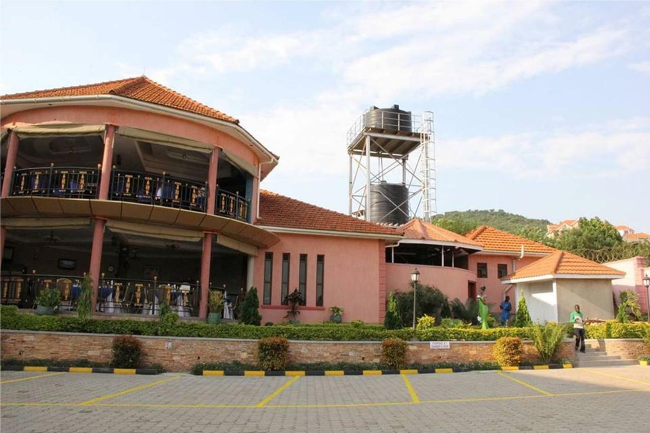 Sapphire Hotel Entebbe Kigo Kajansi Екстер'єр фото